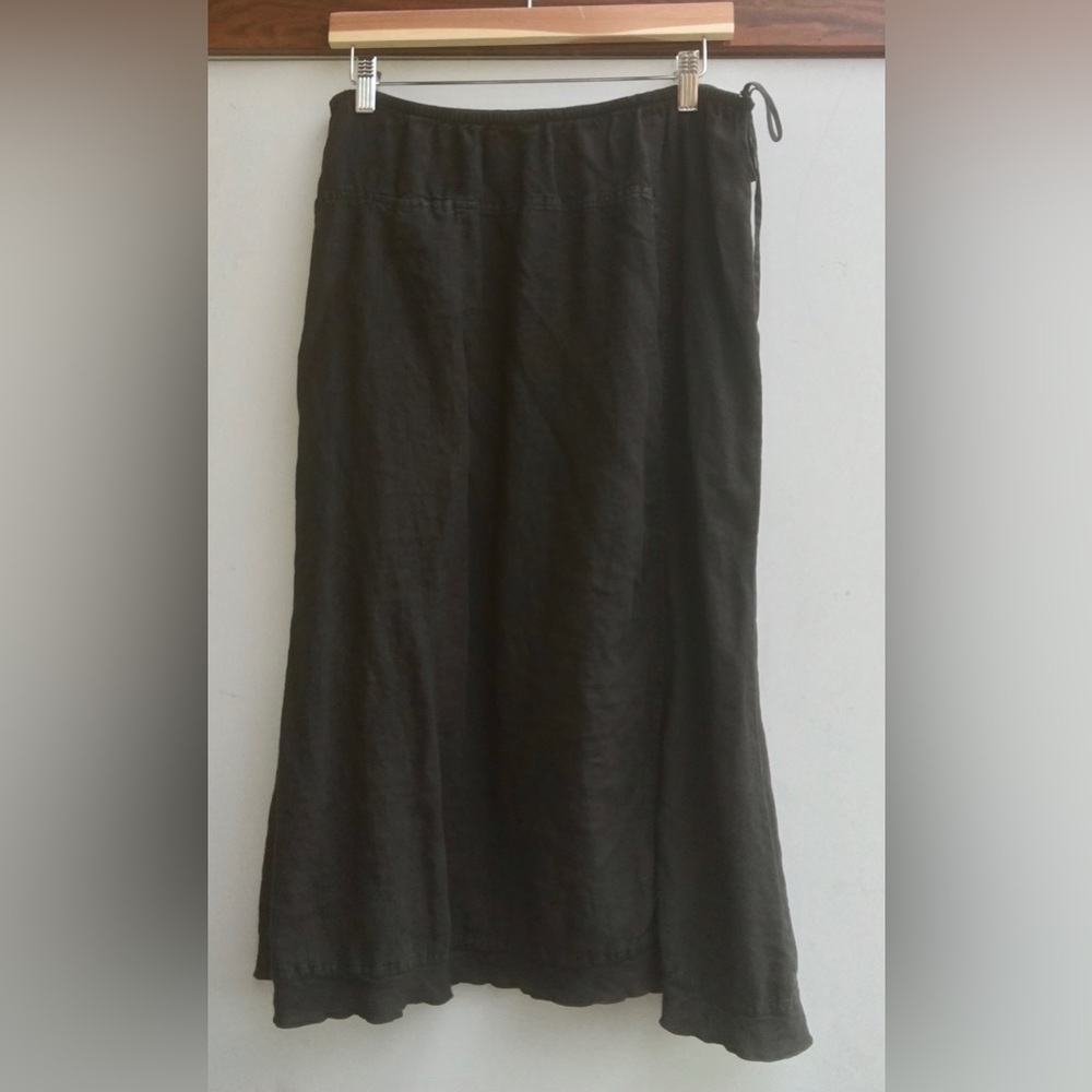 Black linen skirt with slit and mini pocket -M